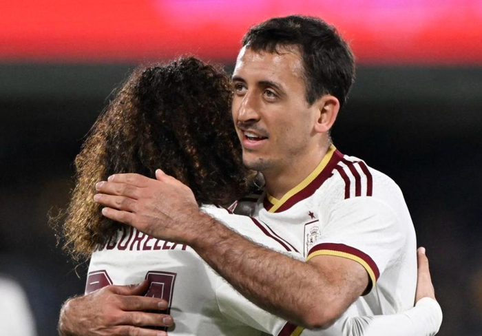 西班牙3-0横扫塞尔维亚 奥亚萨瓦尔梅开二度助球